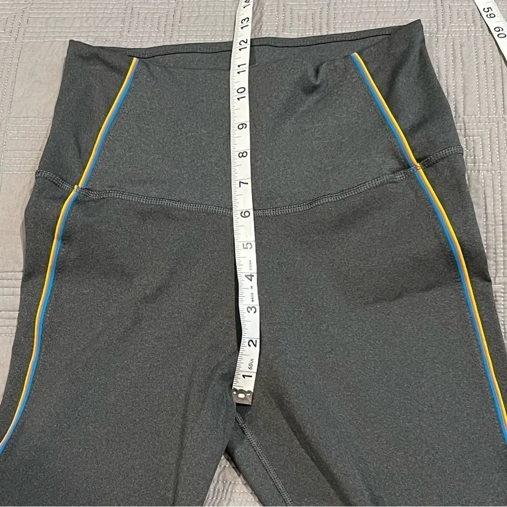 Nike Yoga  Womens Medium 7/8 Tights Sports Mid-Rise CU5360-032 Gray Running